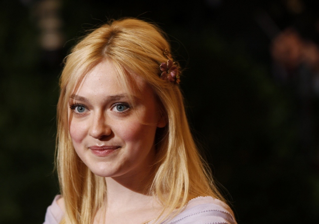 Fifty Shades Of Grey Movie Casting News Twilight Dakota Fanning Elizabeth Olsen Hint At 